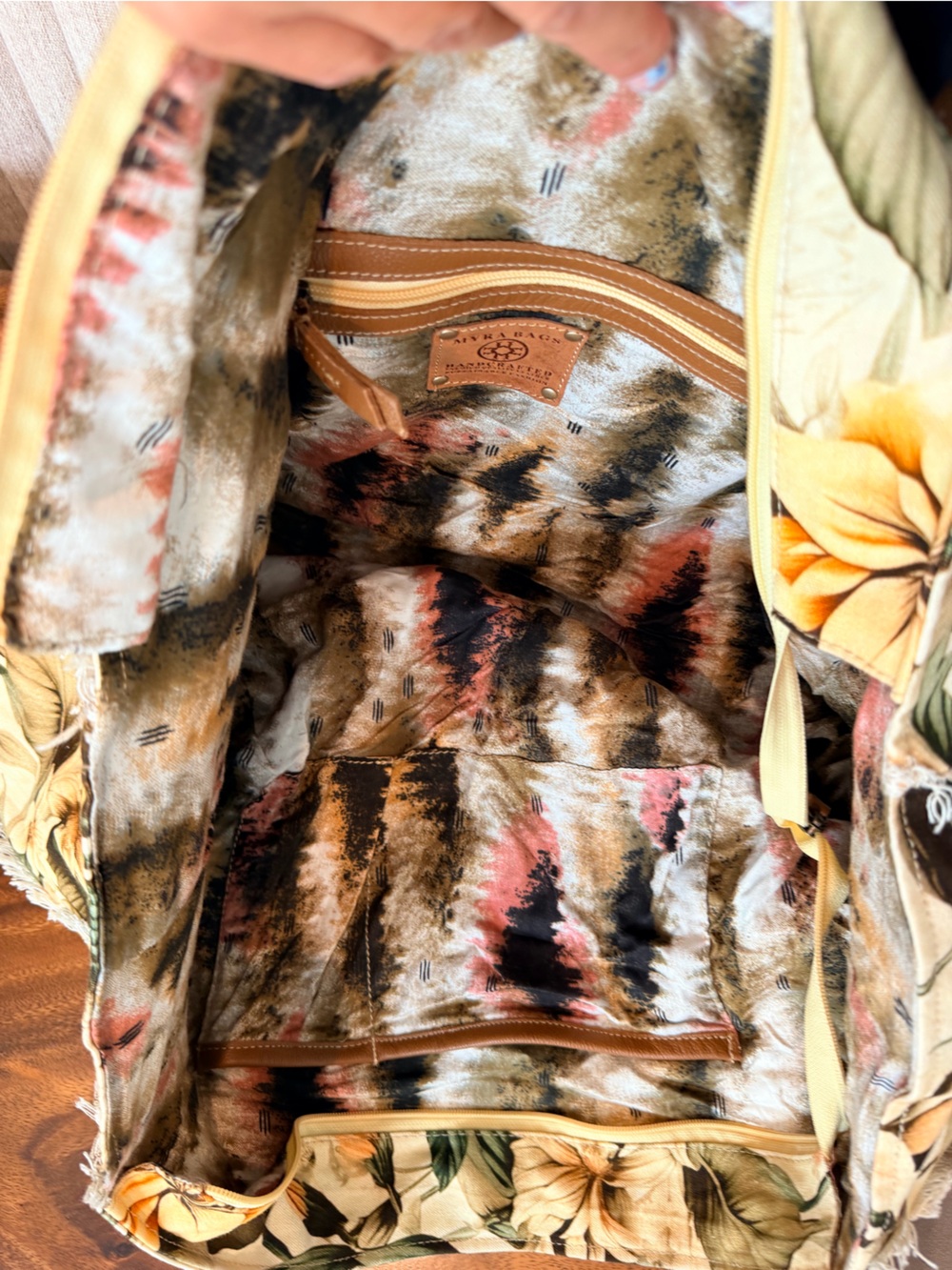 MYRA Lovely Florals Weekender
Bag in Off White NWOT - Picture 9 of 15